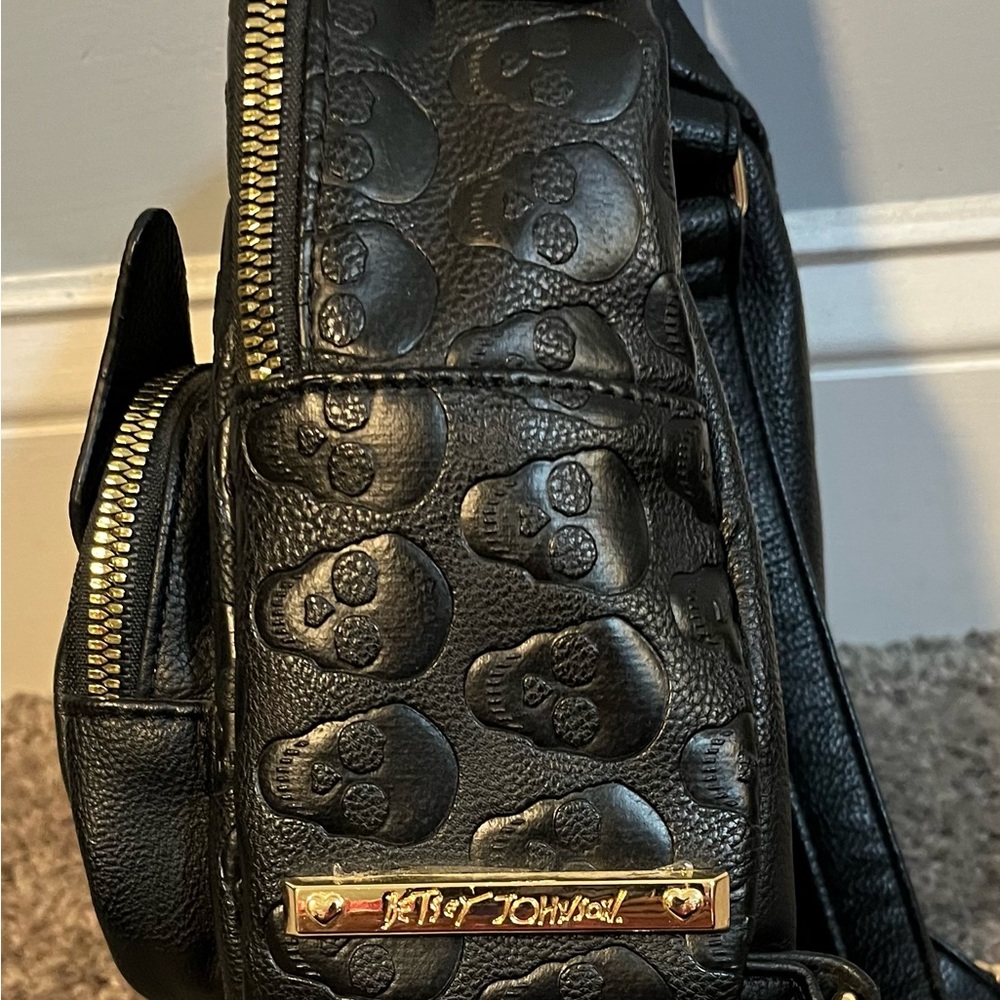 Betsey Johnson Leather Black Skulls Floral Lined Mini Backpack Colorful Dog. - Picture 6 of 9